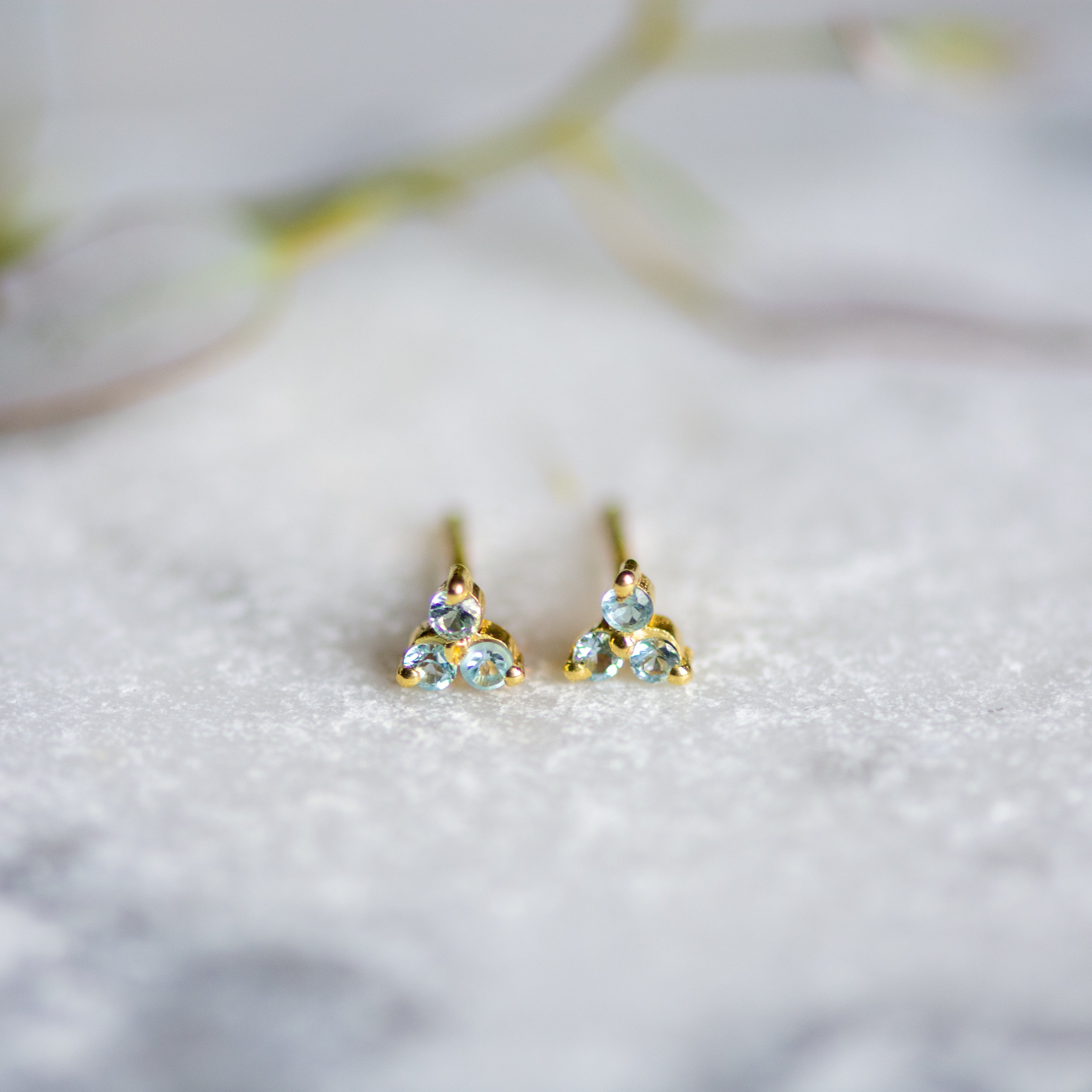 Clover Stud in Gold with Blue Topaz Earring Memara 